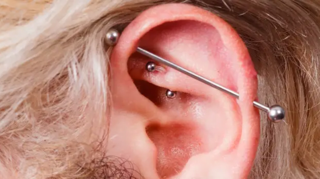 What does a rook piercing help with